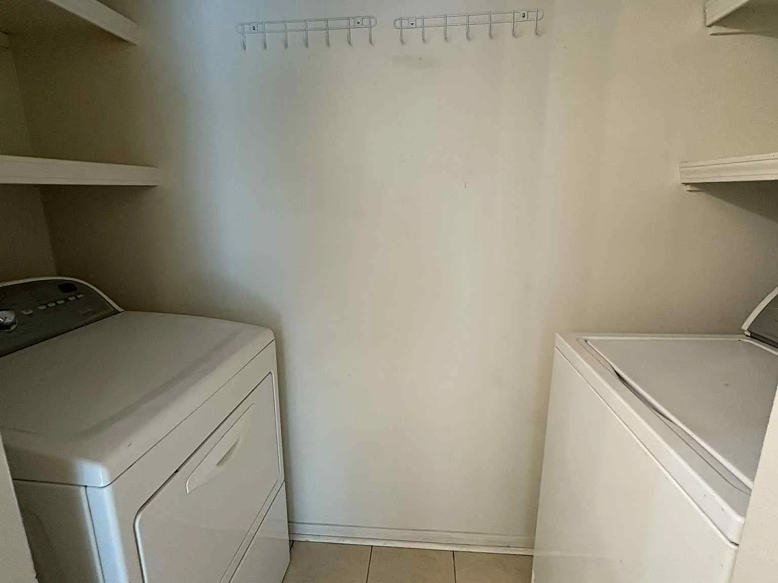 2 bed, 1.5 bath, 1200 sqft, $1,350 — Photo 2