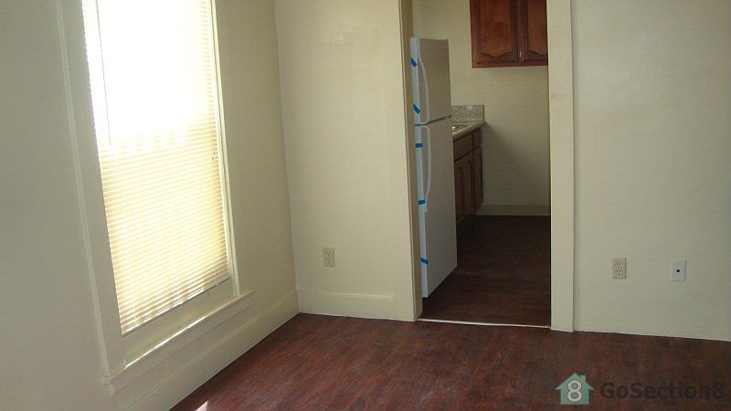 2nd image of 4227 S Hoover St APT 12