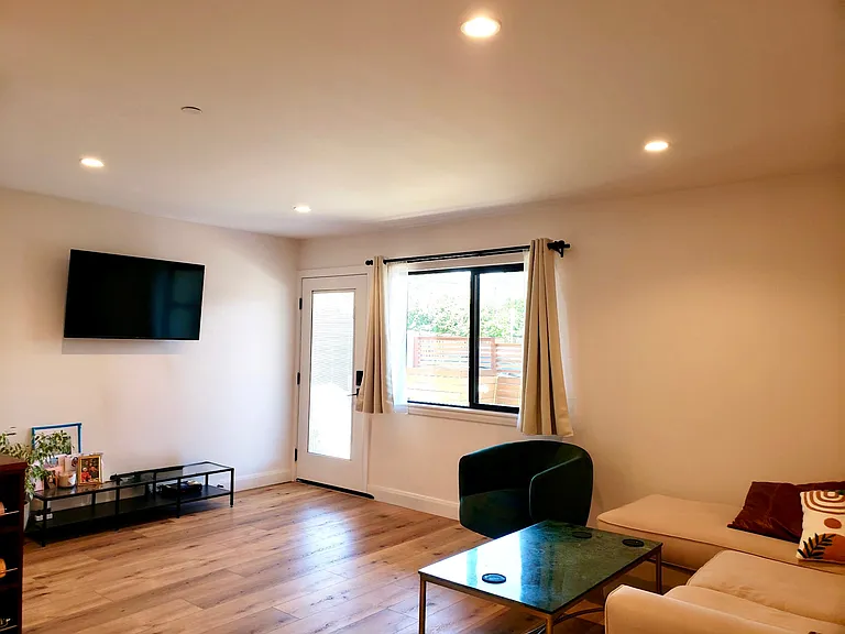 338 Sylvia St — Photo 9