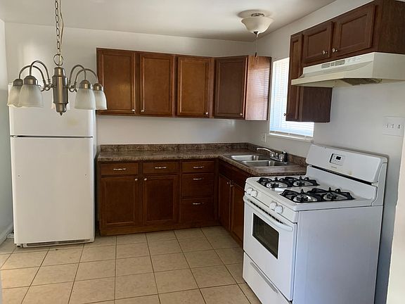 2nd image of 4218 Schiller Pl