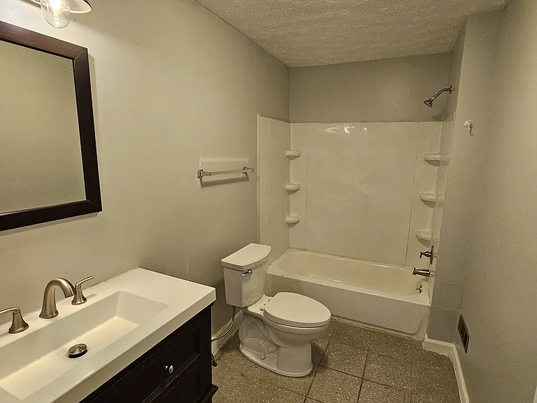 2143 Bellefontaine St — Photo 14