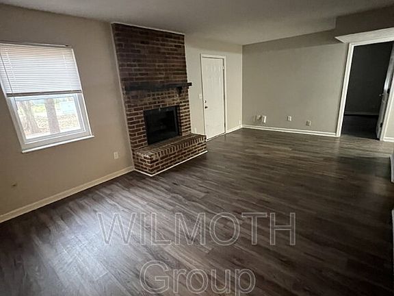 5th image of 1310 Millerwood Dr Unit 1