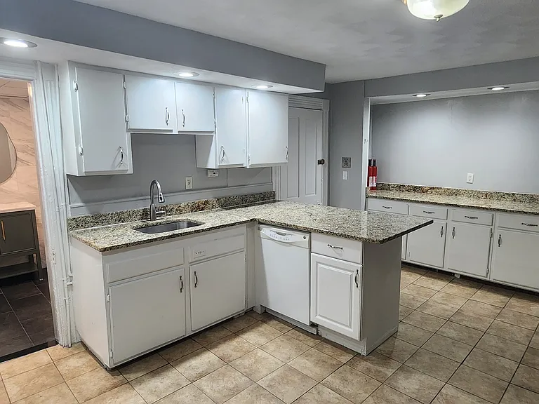 272-274B Meridian St #2 — Photo 4