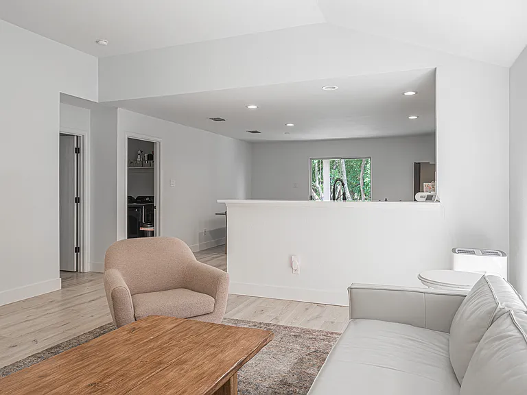 1301 Oak Hollow Ln — Photo 10