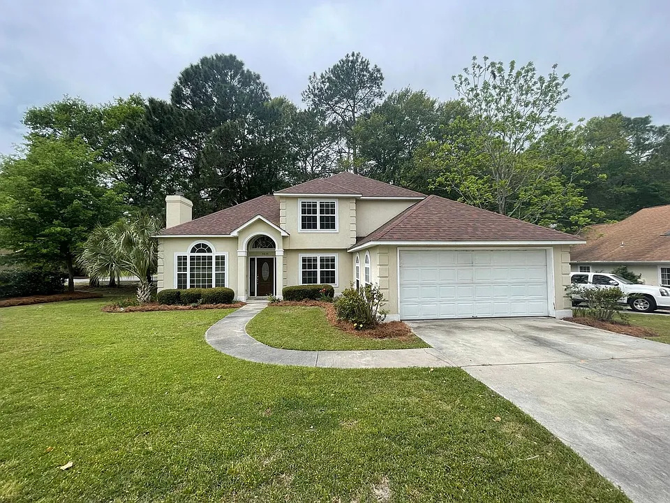 1635 Pondside Dr