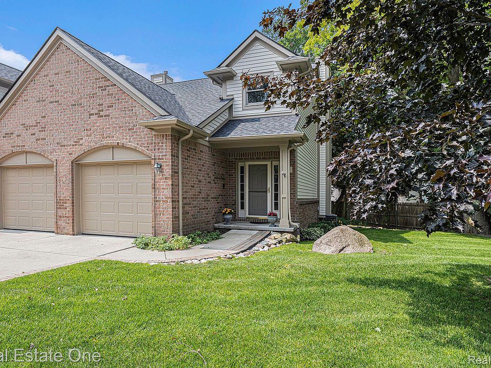 1st image of 20 Burdick Woods Ct