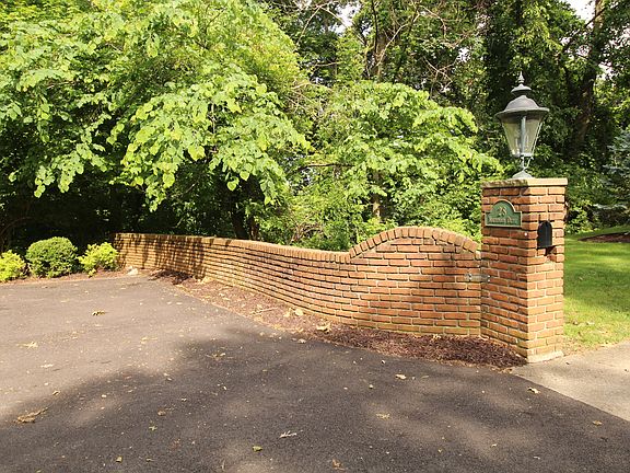 4th image of 28 Northwood Dr