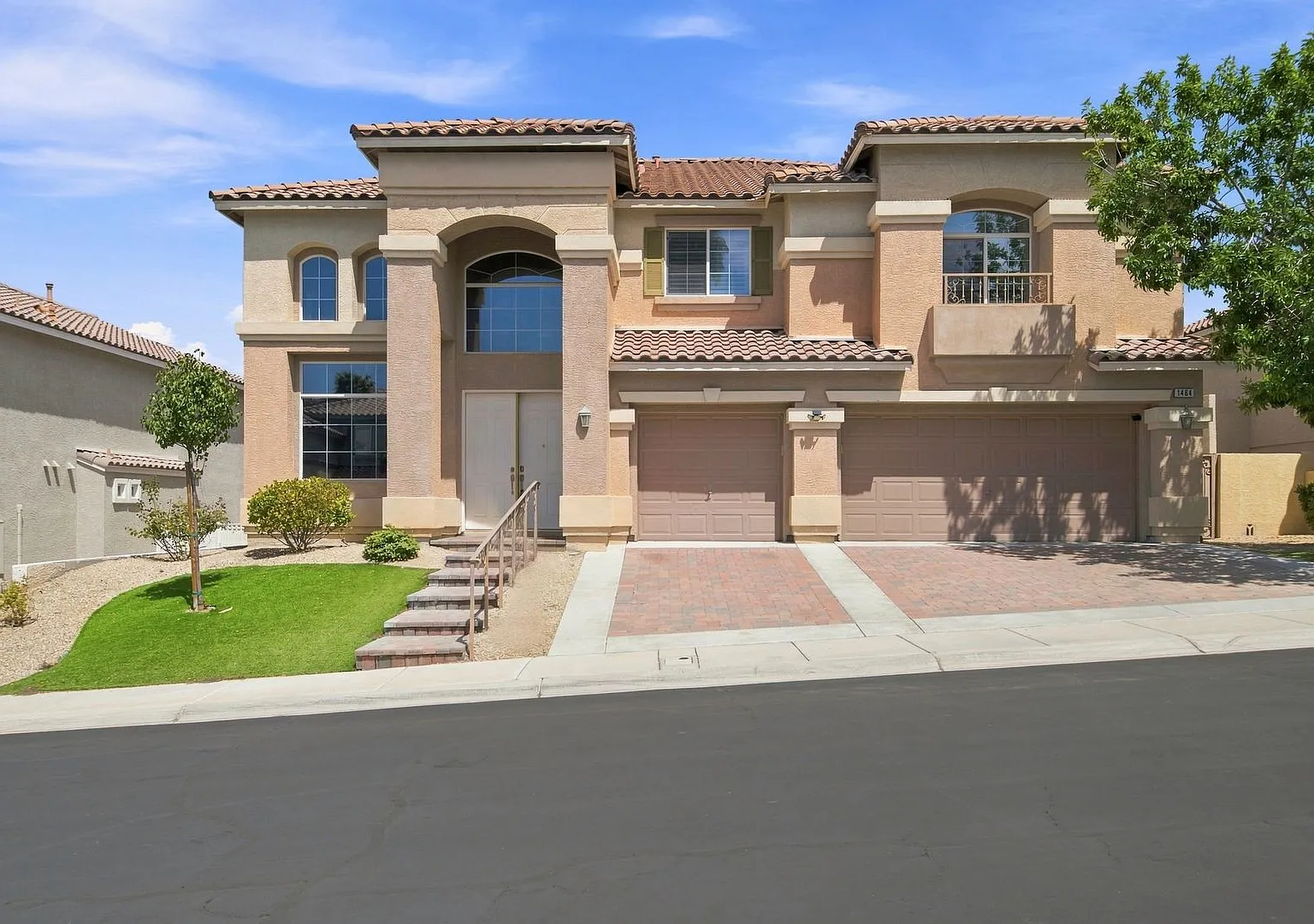 Move-In Ready 2-Story 5-Bedroom Home In Gated Community In Seven Hills - Henderson! — Photo 2