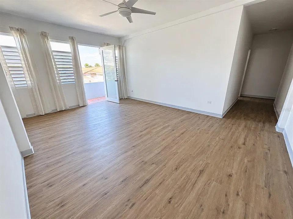 2844 Avenue Roosevelt #305