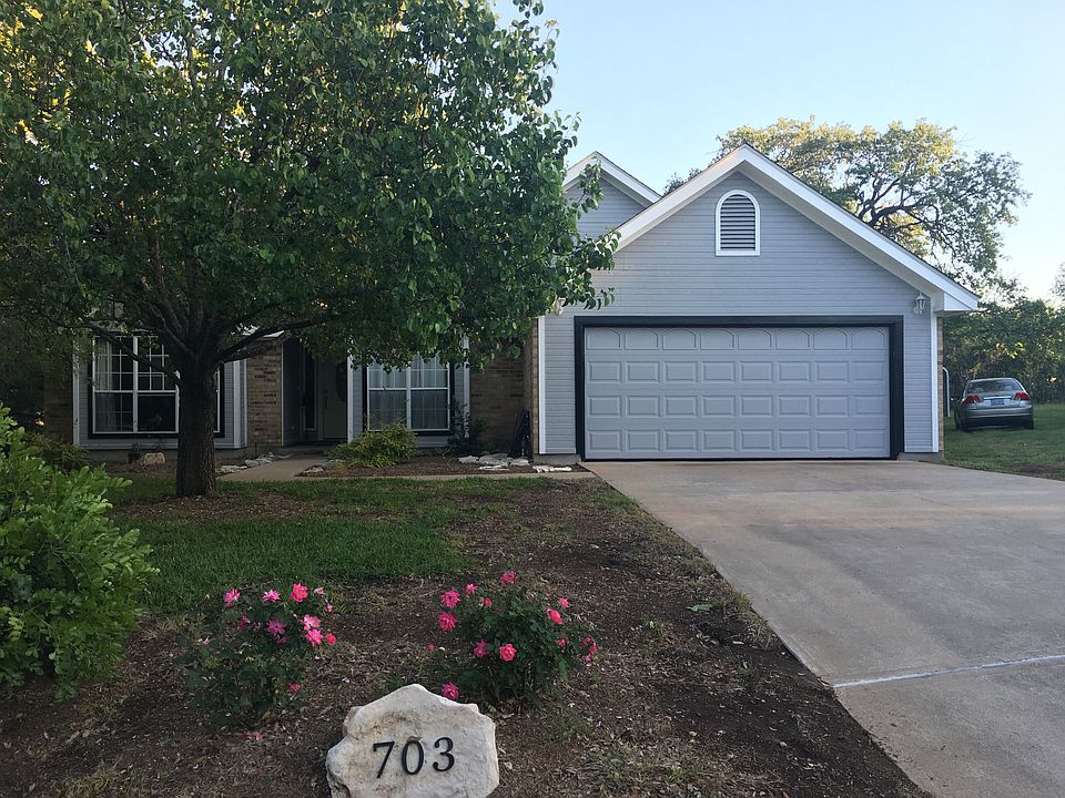 1st image of 703 Post Oak Cir