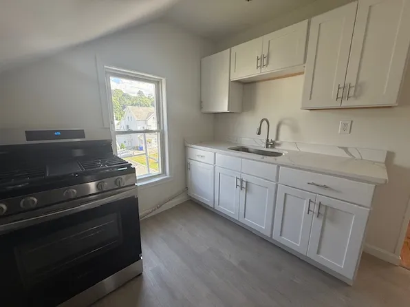 1467 N Main St #3, Fall River, MA 02720