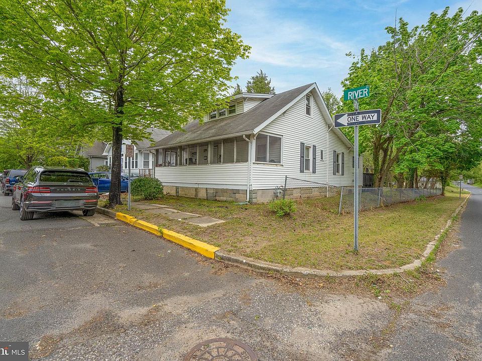 1st image of 18 River St