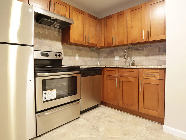 Chestnut Lane Apartments — Photo 11