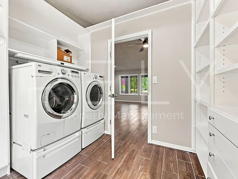 2404 Gabriel View Dr — Photo 10