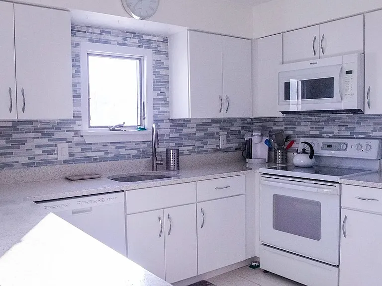212 N 33rd Ave — Photo 3