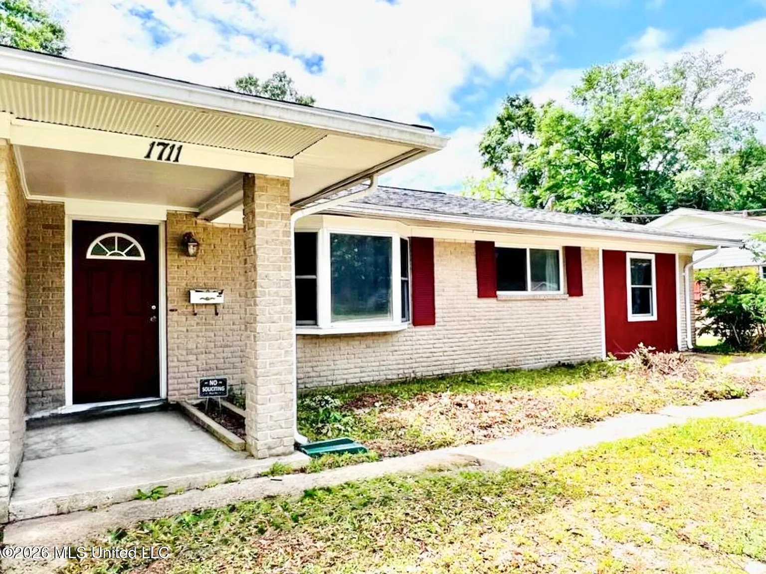 3 bed, 1.5 bath, 1409 sqft, $2,000 — Photo 1