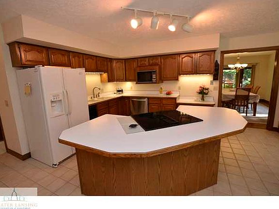 3rd image of 4238 Sandridge Dr