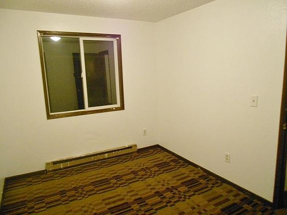 5th image of 2211 E Desmet Ave