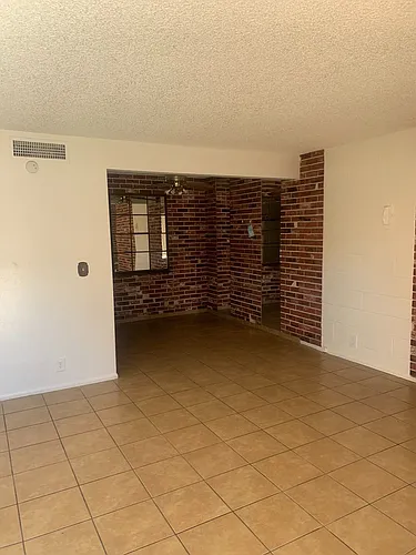 605 S Royal Crest Cir Photo 1