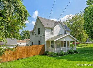 963 Knapp St NE, Grand Rapids, MI 49505