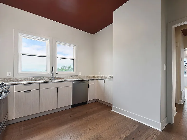 3317 Main St #5 — Photo 4
