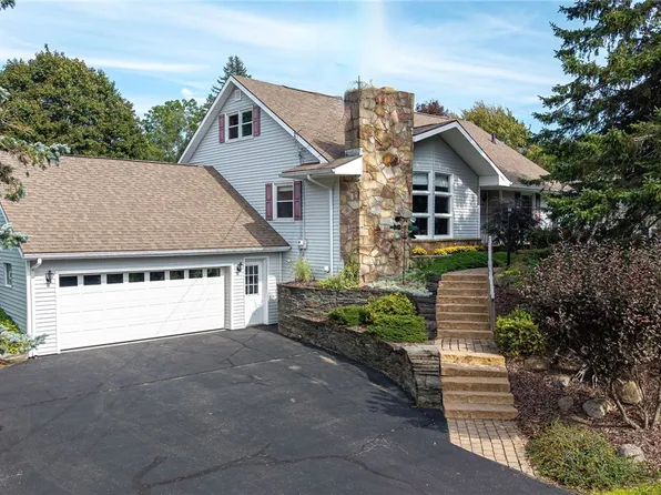 44 Hillcrest Dr, Victor, NY 14564