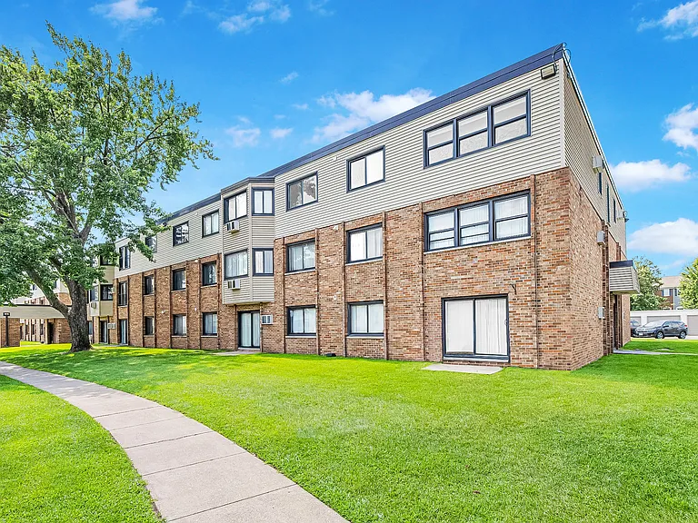 Ridgebrook Apartments — Photo 14