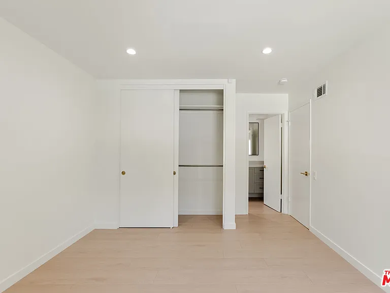 4933 Collett Ave — Photo 29