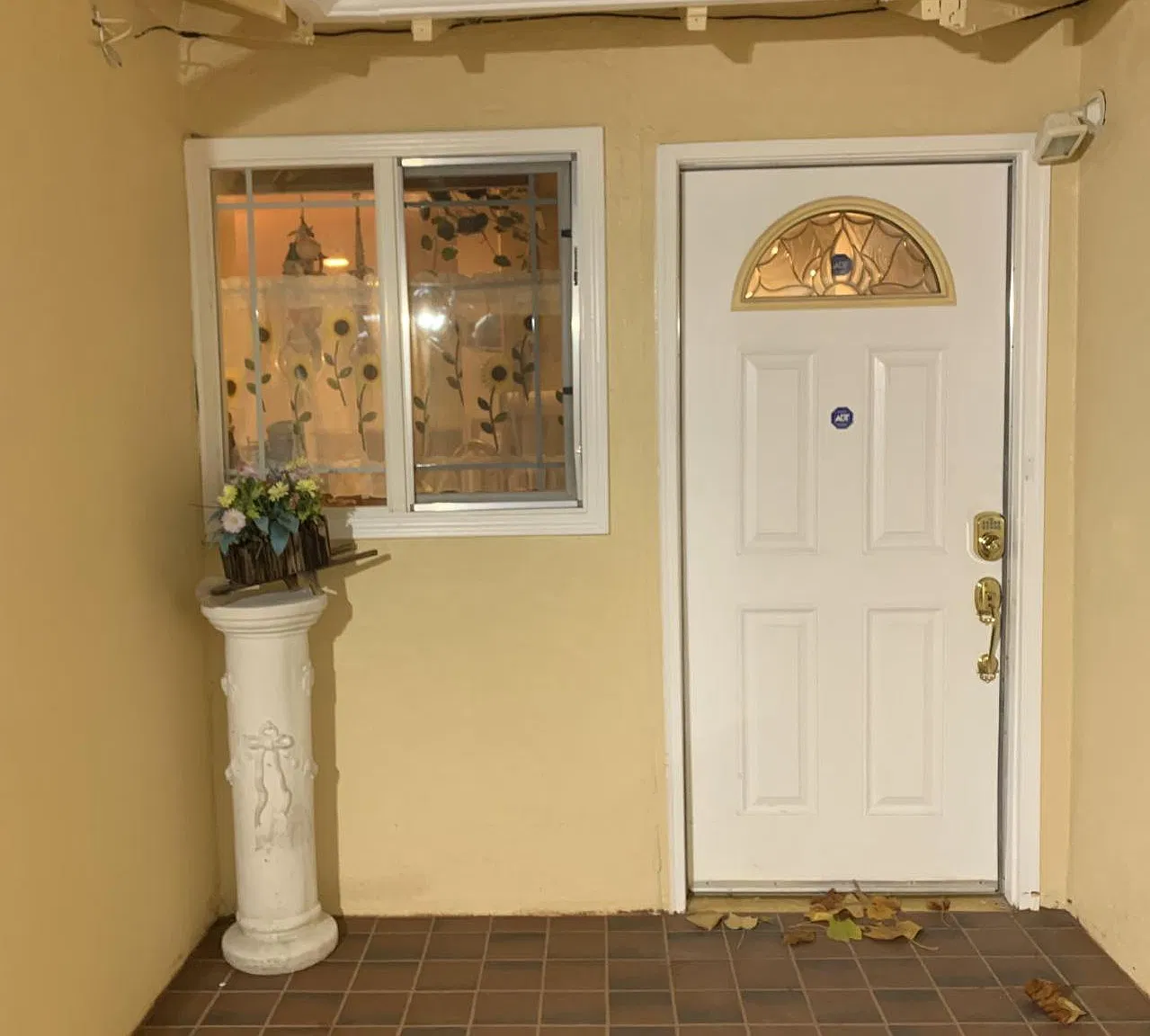 3 bed, 1200 sqft, $4,400 — Photo 1
