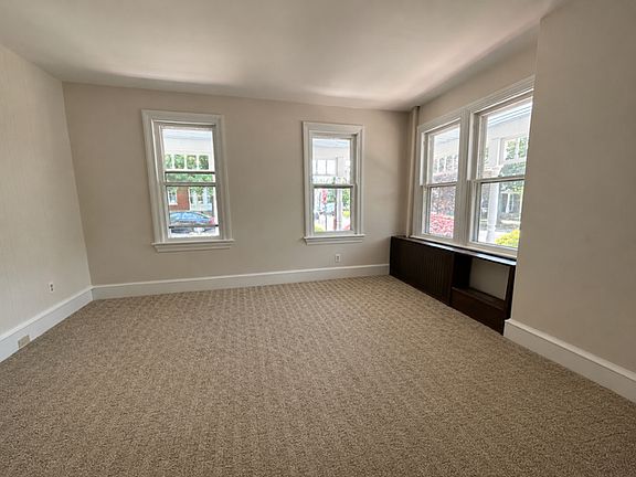 3rd image of 135 W Oakland Ave