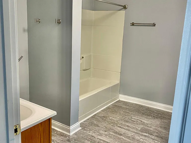 320 Thompson Dr — Photo 15