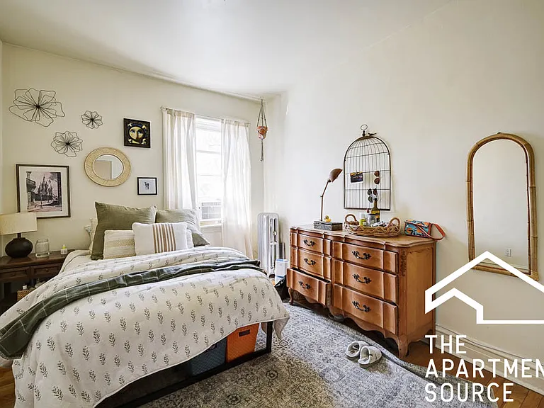 1100 N Hoyne Ave #2 — Photo 3
