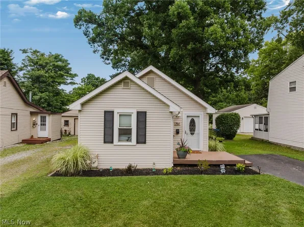 7611 Manor Dr, Mentor On The Lake, OH 44060