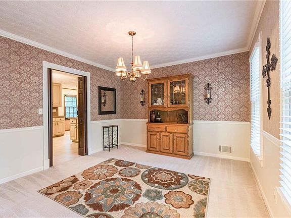 5th image of 696 Westbrook Pl