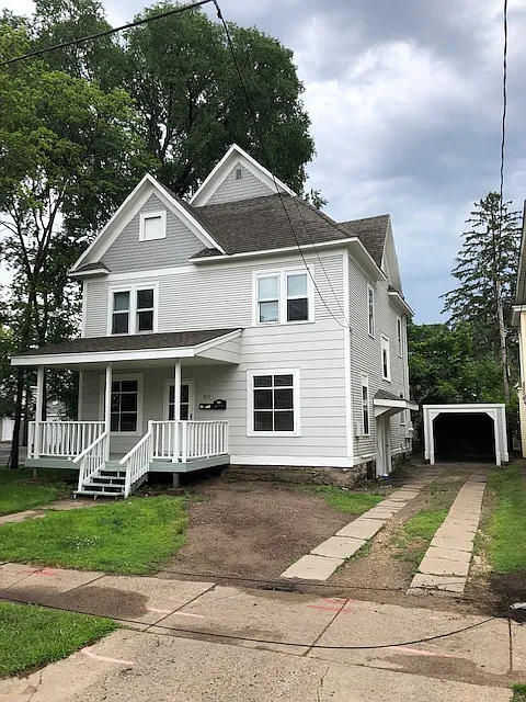 913 Graham Ave #1