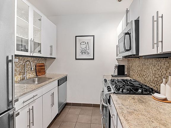 2nd image of 1 Wall Street Ct APT 309