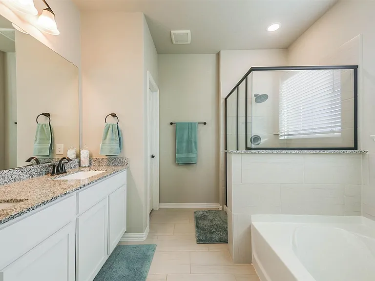 8307 Divot Trce — Photo 12