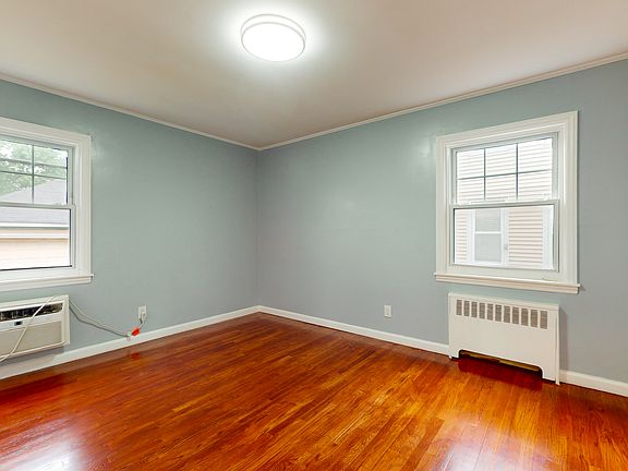 5th image of 22 Whitney Ave Floor 1