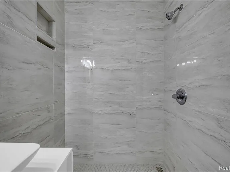 1502 Virginia Park St — Photo 13