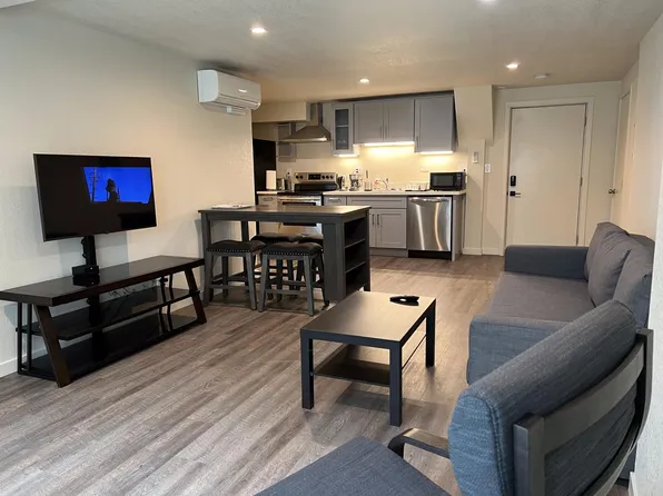 647 E 17th St, Oakland, CA