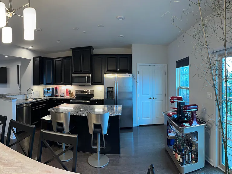 1018 S Macon St — Photo 4