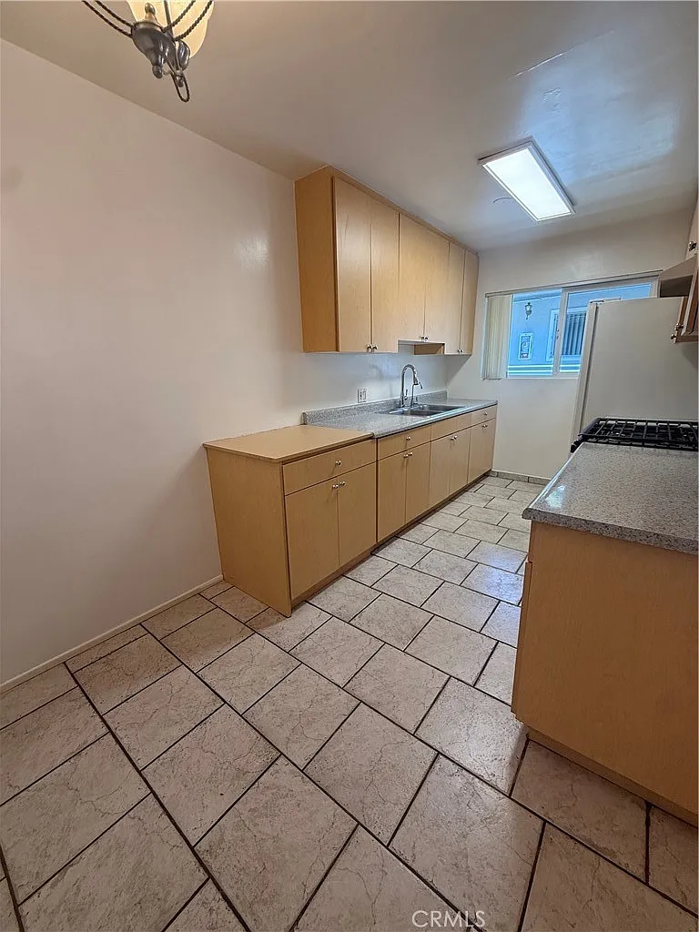 2 bed, 775 sqft, $2,450 — Photo 3