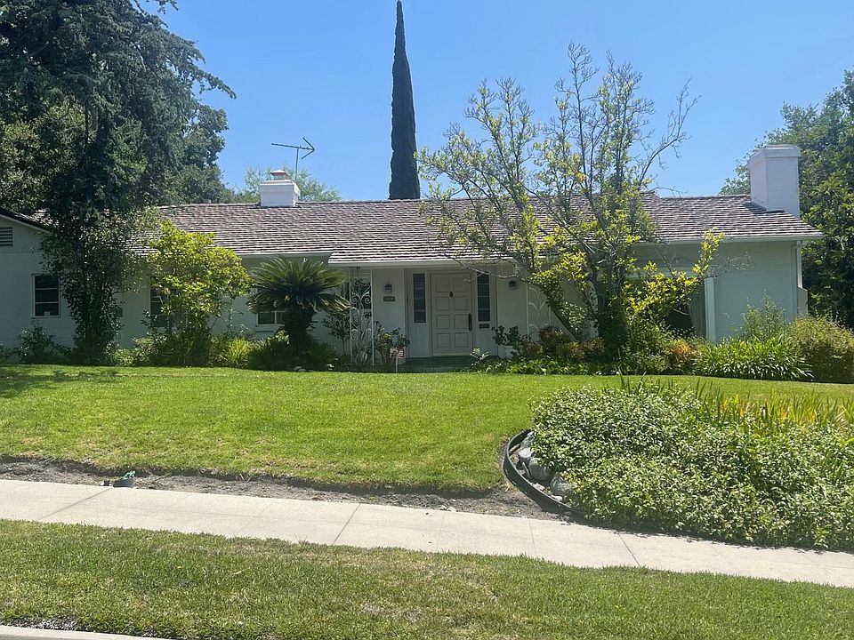 1st image of 1200 Oakwood Dr