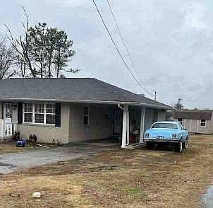 2nd image of 703 Cottonwood Dr