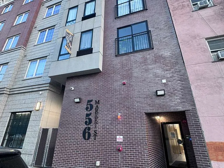 555 Market St #4C — Photo 1