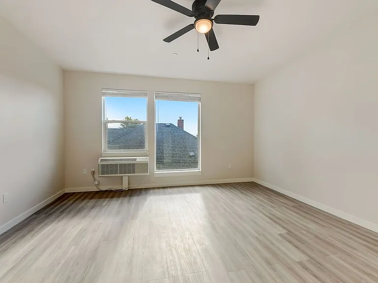 Vibrant Studio Apartment - Belmont St — Photo 22