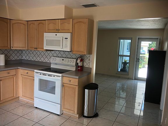4th image of 4509 SW 27th Ave