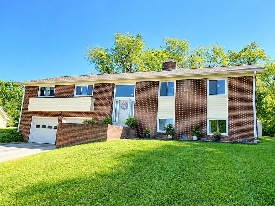1st image of 122 Sherry Ln