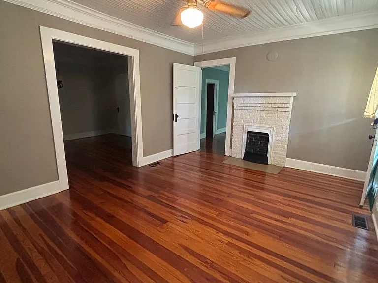 521 N Howard Ave — Photo 4