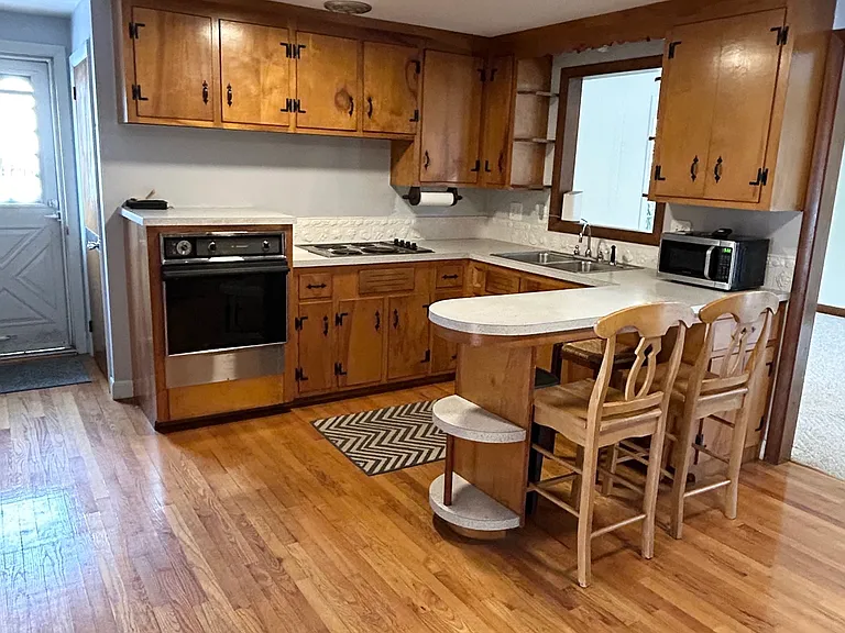 75 Hopeworth Ave — Photo 1